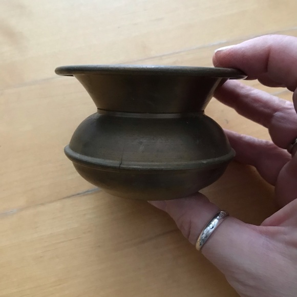 Vintage brass small spittoon or planter - Picture 3 of 6